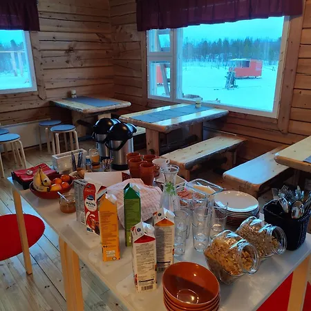 レイク モバイル キャビンズ 2* イナリ