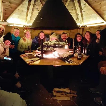 伊纳利湖移动小屋露营地