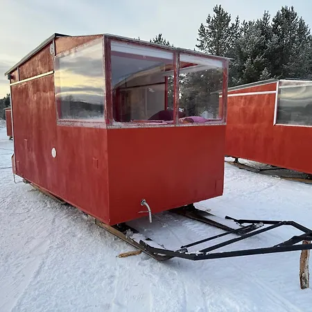营地 伊纳利湖移动小屋露营地