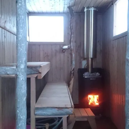 营地 伊纳利湖移动小屋露营地